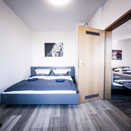 Top Apartment Mit 2 Schlafzimmern & Esszimmer - Schnelles Internet Und Nah Zu Porsche, Dhl & Flughafen Лайпциг Екстериор снимка